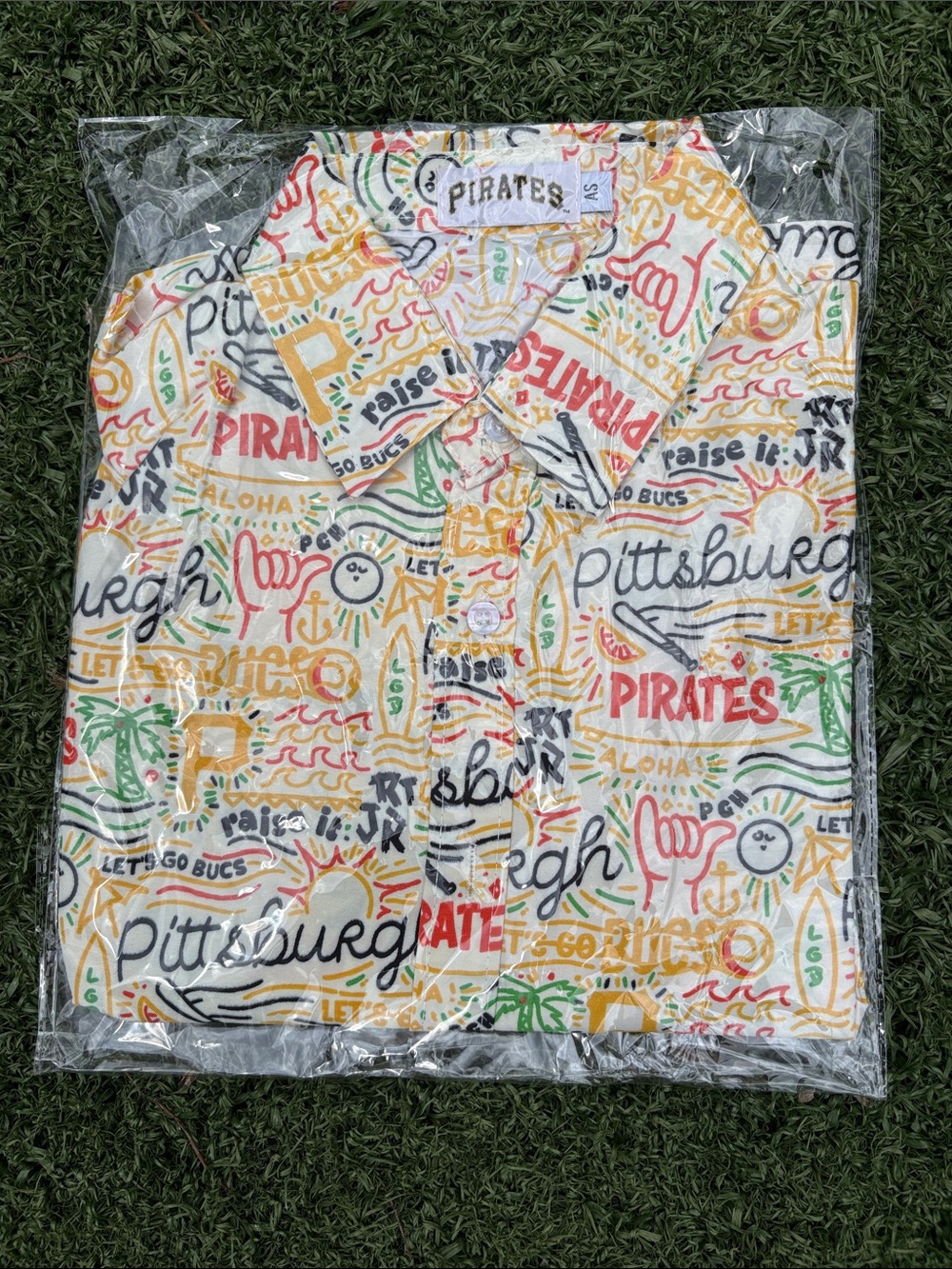 NWT Pittsburgh Pirates Bucco Hawaiian 2025 Giveaway Shirt Size Adult Small